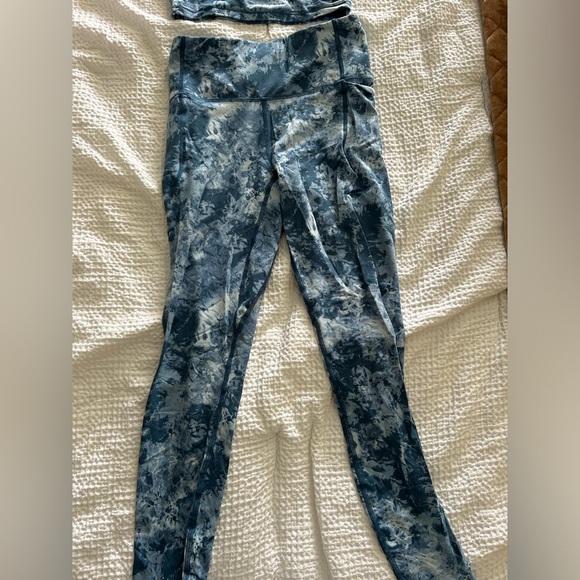 Women’s under armour meridian workout set - Picture 3 of 8